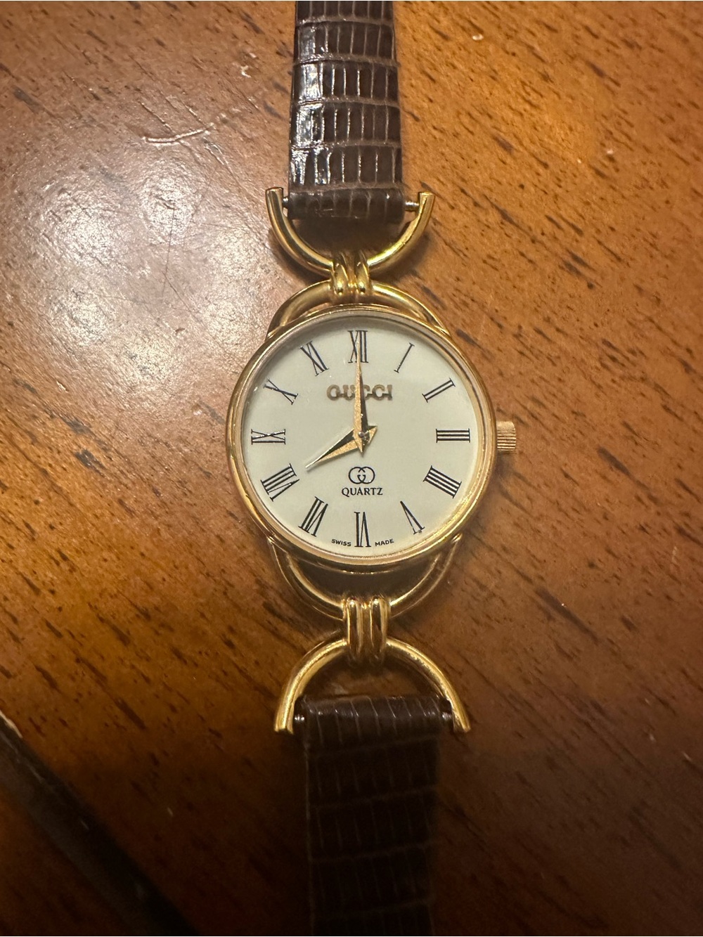 Gucci 6200L Gold and White Dial Watch with Burgundy Strap VINTAGE - WORKS - Picture 5 of 9